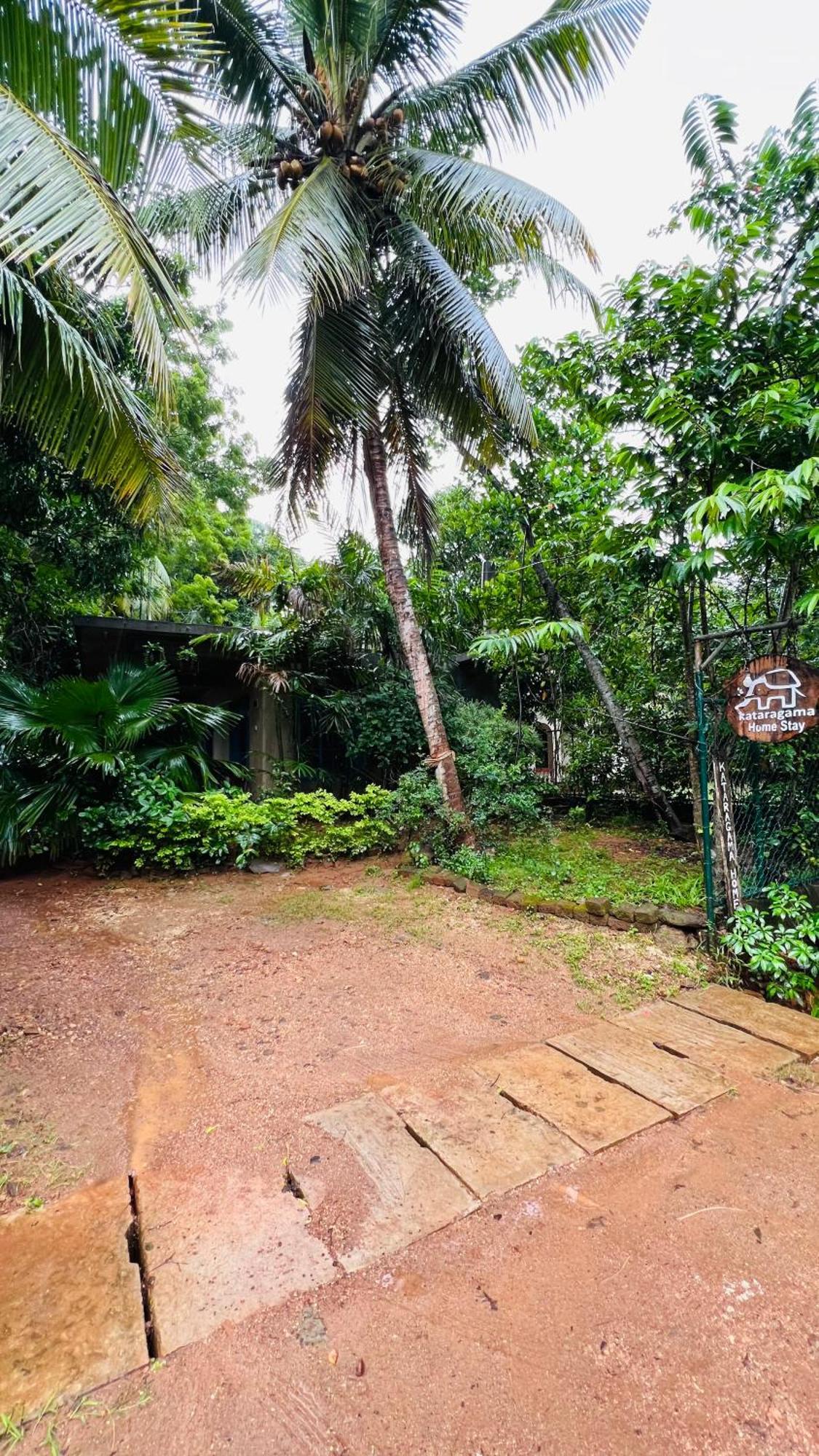 Kataragama Homestay ภายนอก รูปภาพ